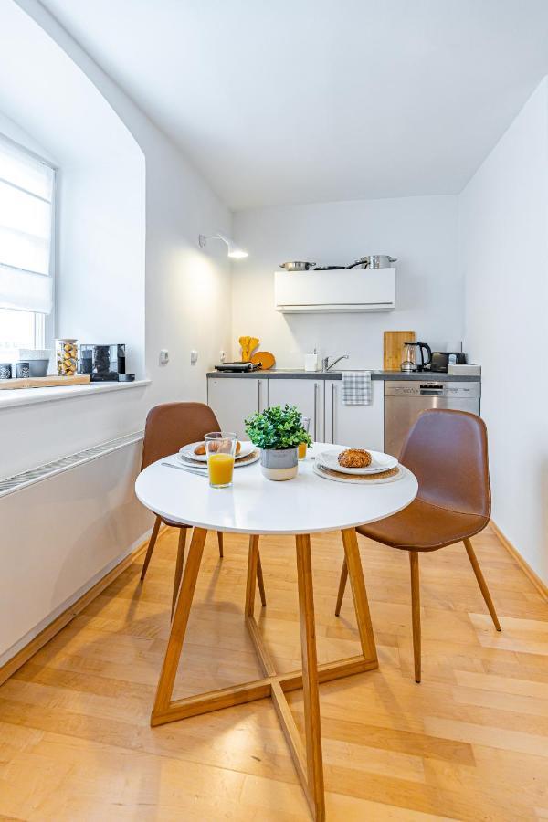 Auszeit In Der Altstadt Apartment ลันด์สแบร์กอัมเลคช์ ภายนอก รูปภาพ